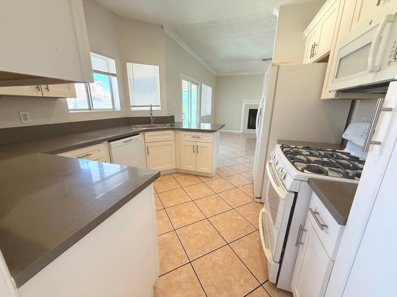 6368 Carmen Blvd - Photo 4 of 21
