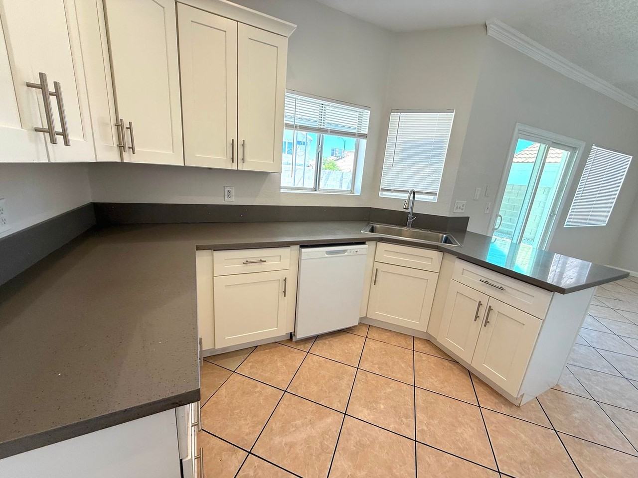 6368 Carmen Blvd - Photo 5 of 21