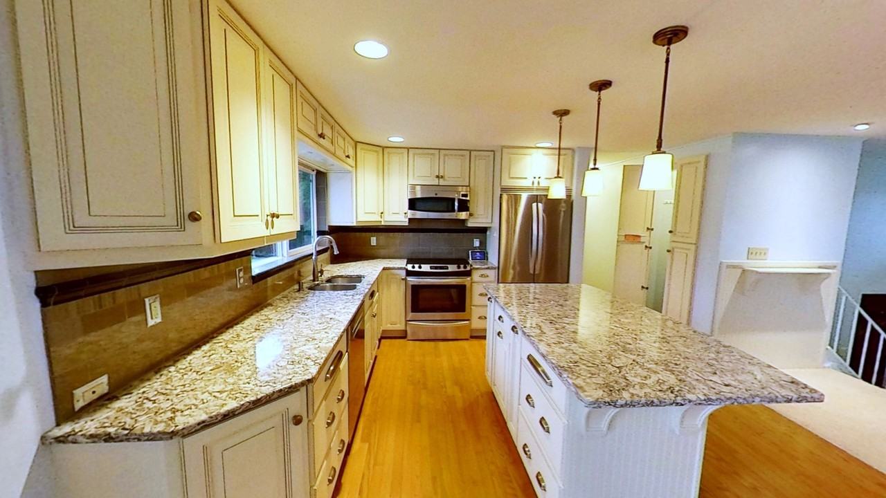 2820 E Crestline Dr - Photo 2 of 37