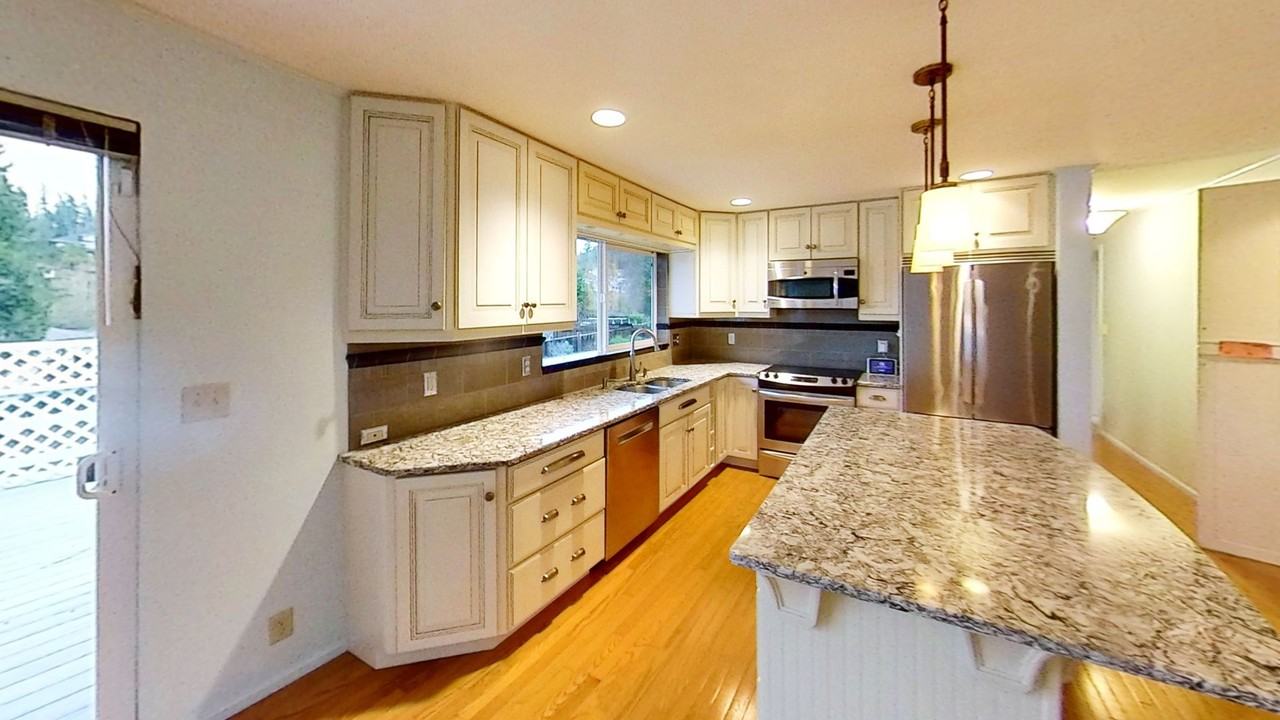 2820 E Crestline Dr - Photo 4 of 37