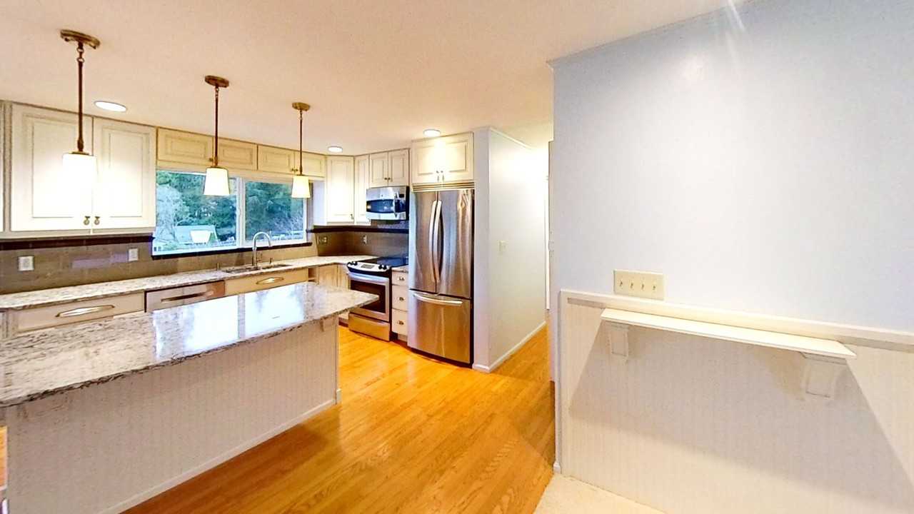 2820 E Crestline Dr - Photo 5 of 37