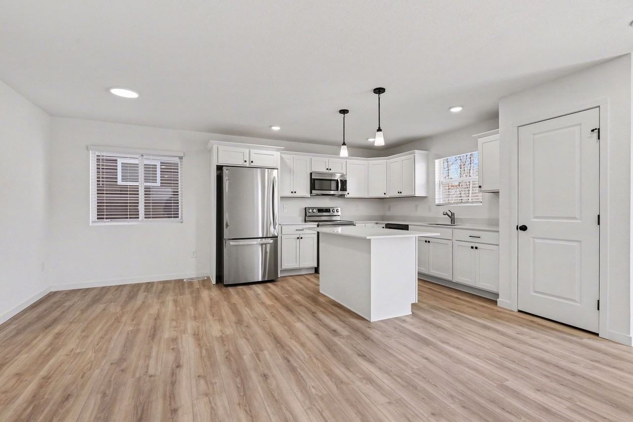 1401 Forest View Dr - Photo 5 of 26