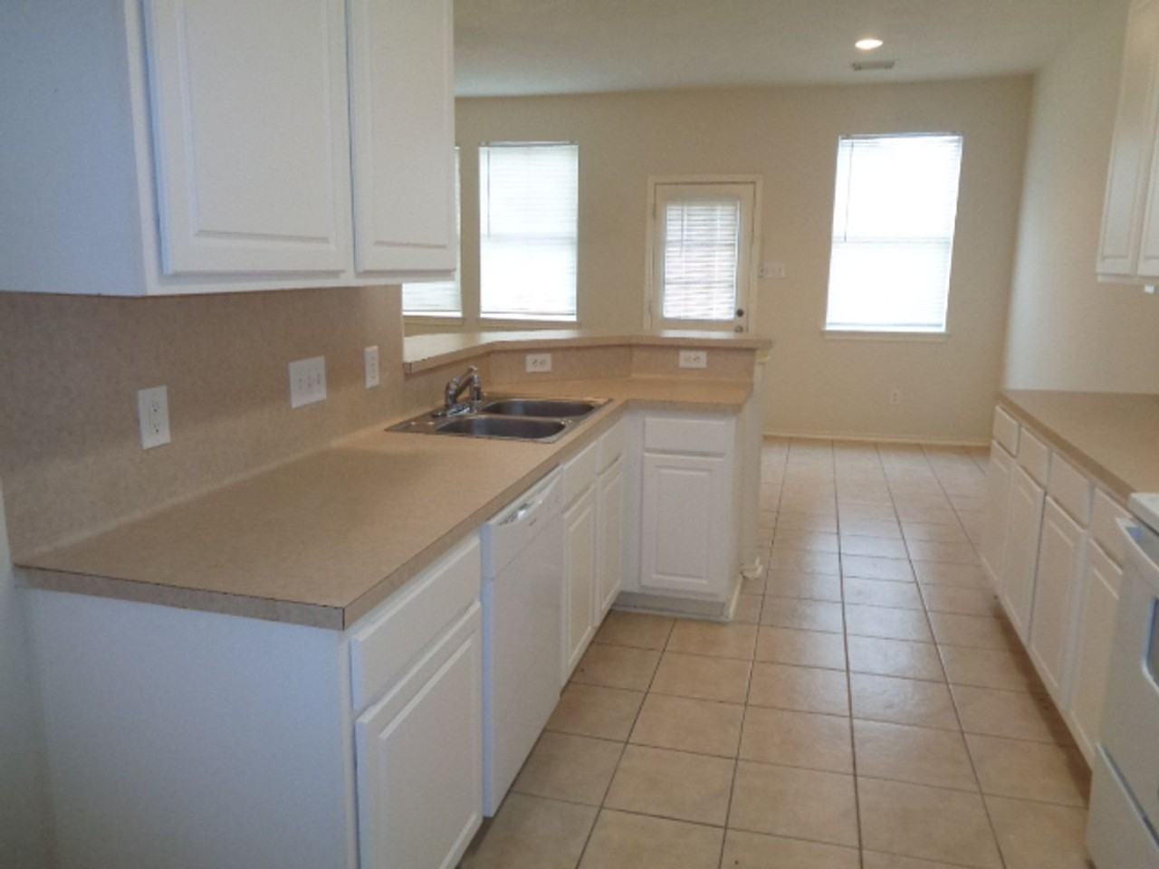 17111 Oakwood Chase Dr - Photo 3 of 28