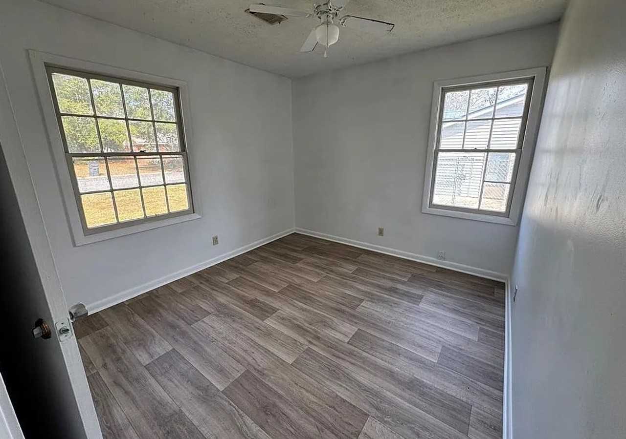 808 Glendale Ave - Photo 5 of 16