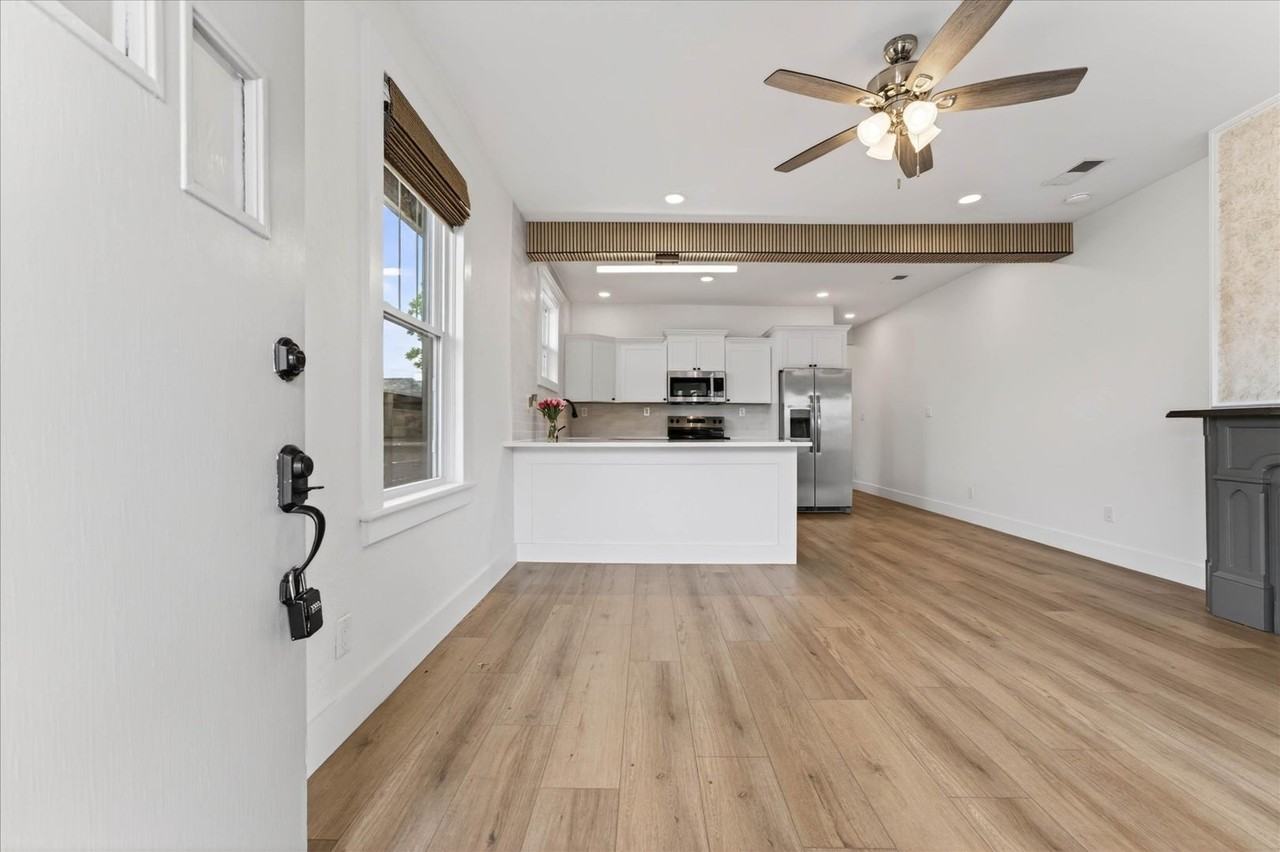 330 Main St - Photo 5 of 28
