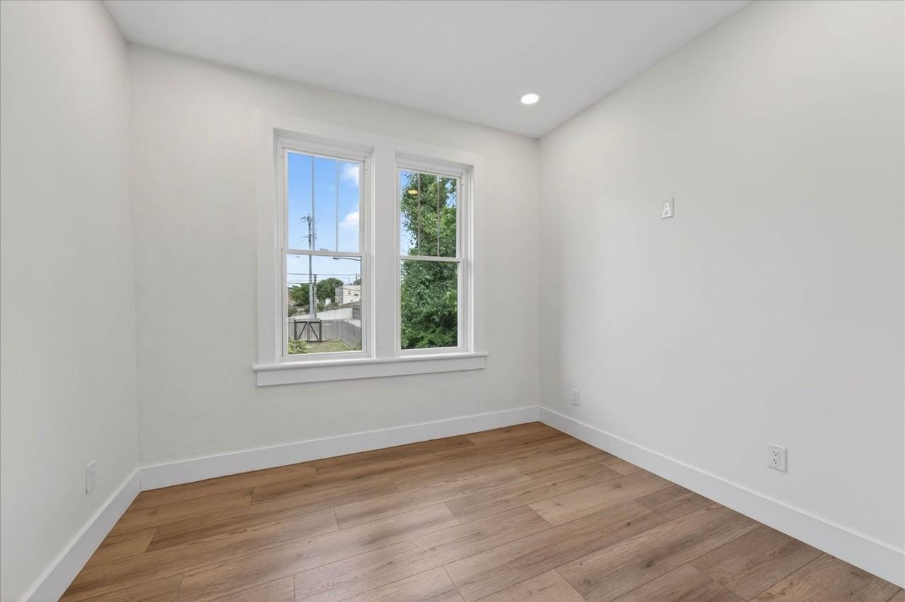 330 Main St - Photo 6 of 28