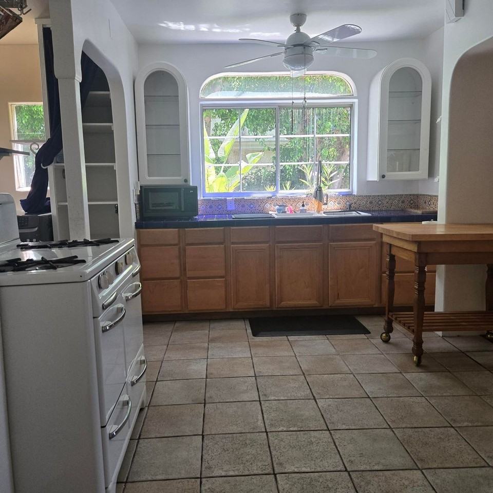 812 N June St - Photo 4 of 15