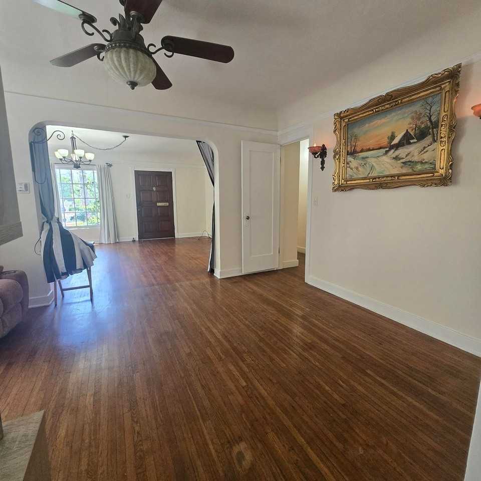 812 N June St - Photo 6 of 15