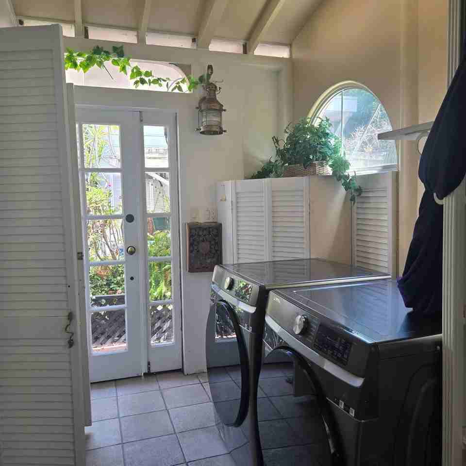812 N June St - Photo 7 of 15