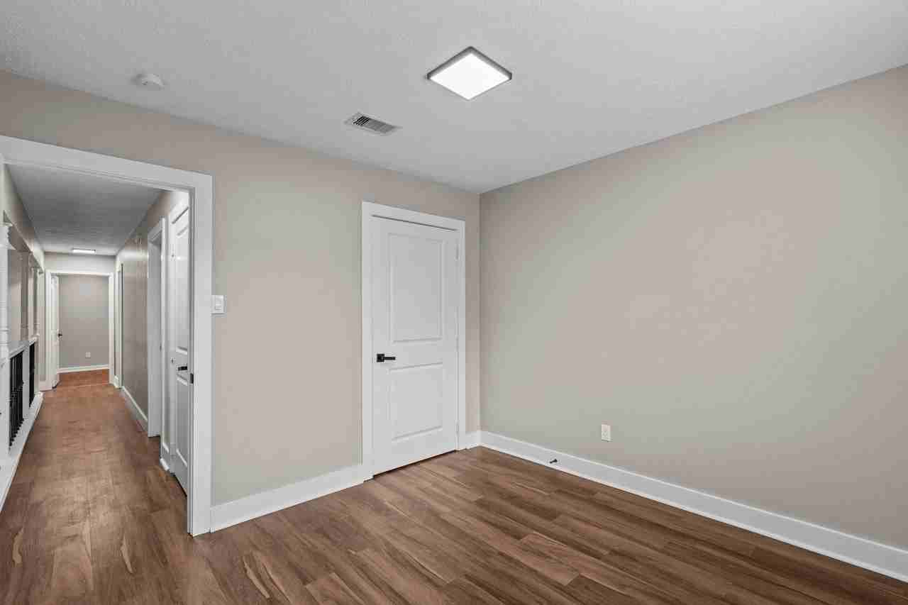 1107 Londonderry Ave - Photo 5 of 30