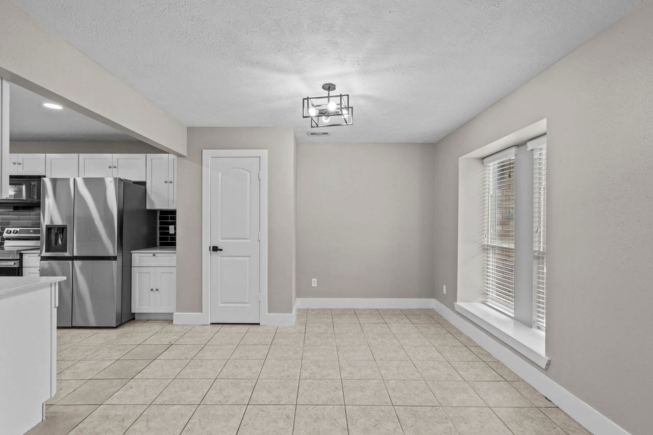 1107 Londonderry Ave - Photo 7 of 30