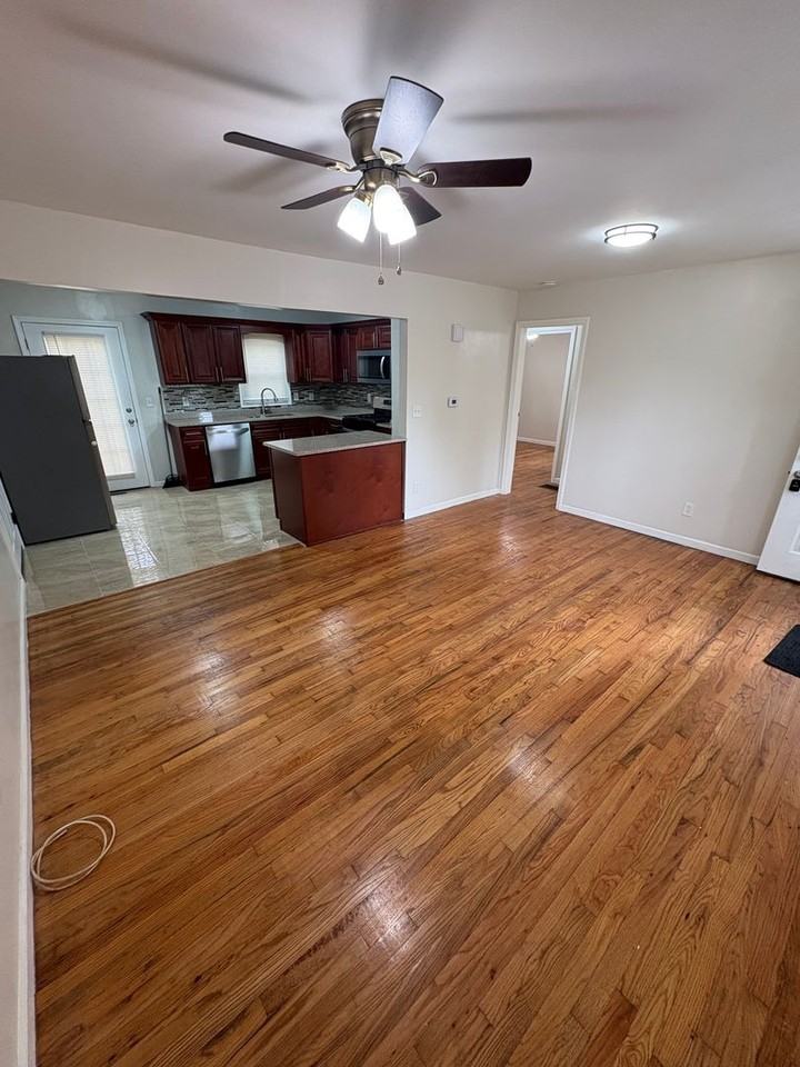 5517 Willow Ave - Photo 3 of 26