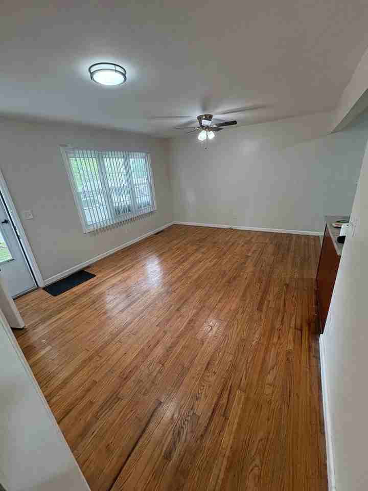 5517 Willow Ave - Photo 4 of 26