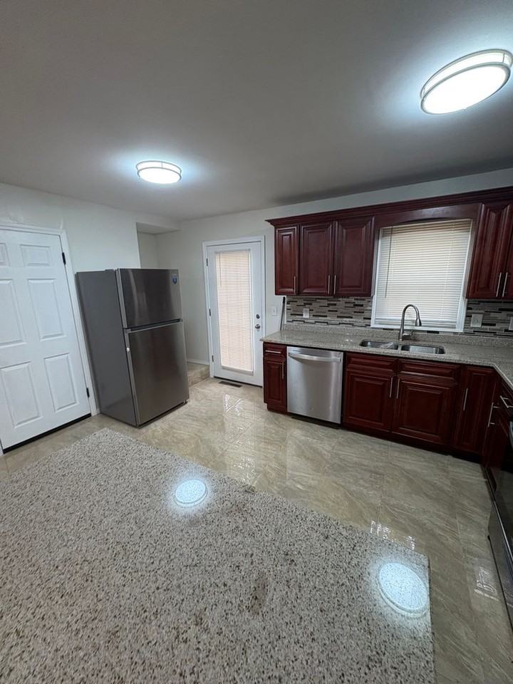5517 Willow Ave - Photo 6 of 26