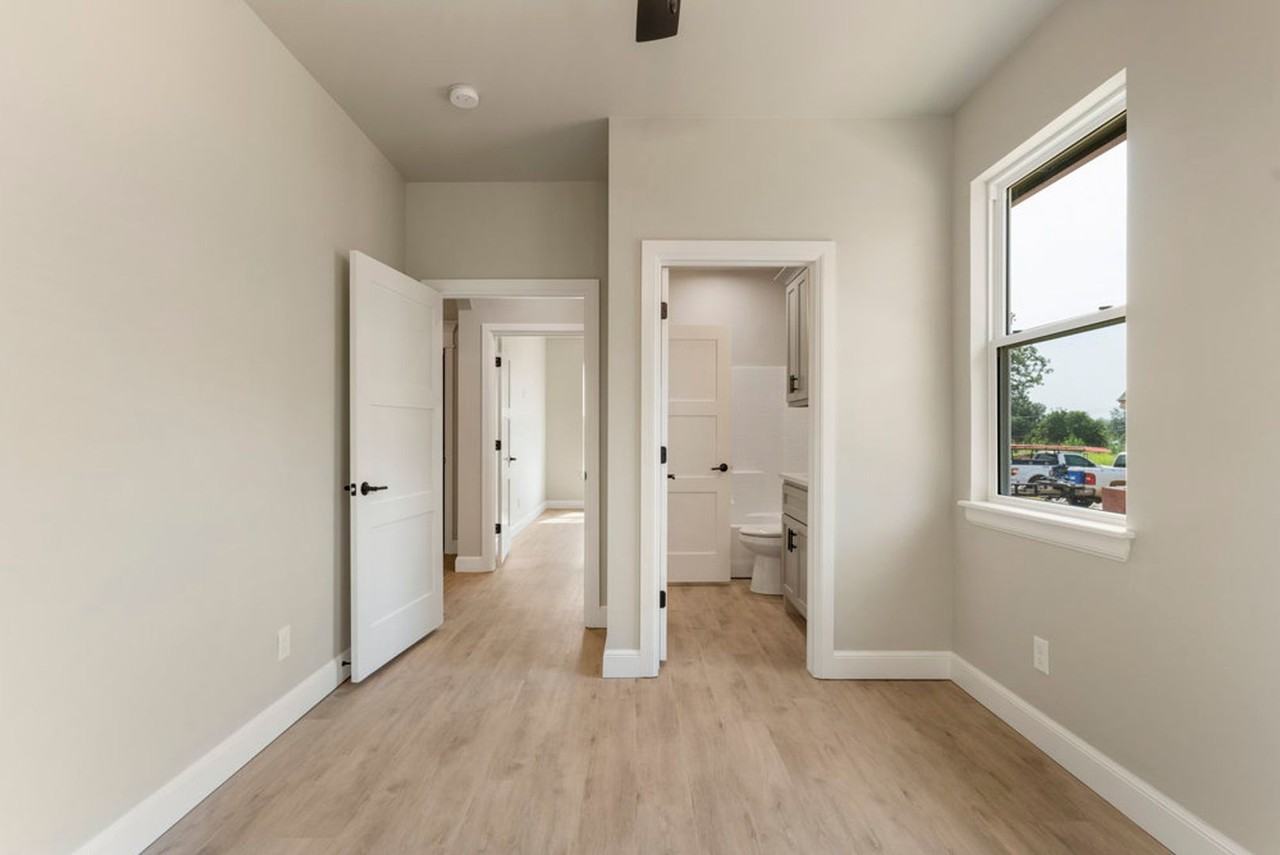4136 Abbey Park Dr - Photo 6 of 47