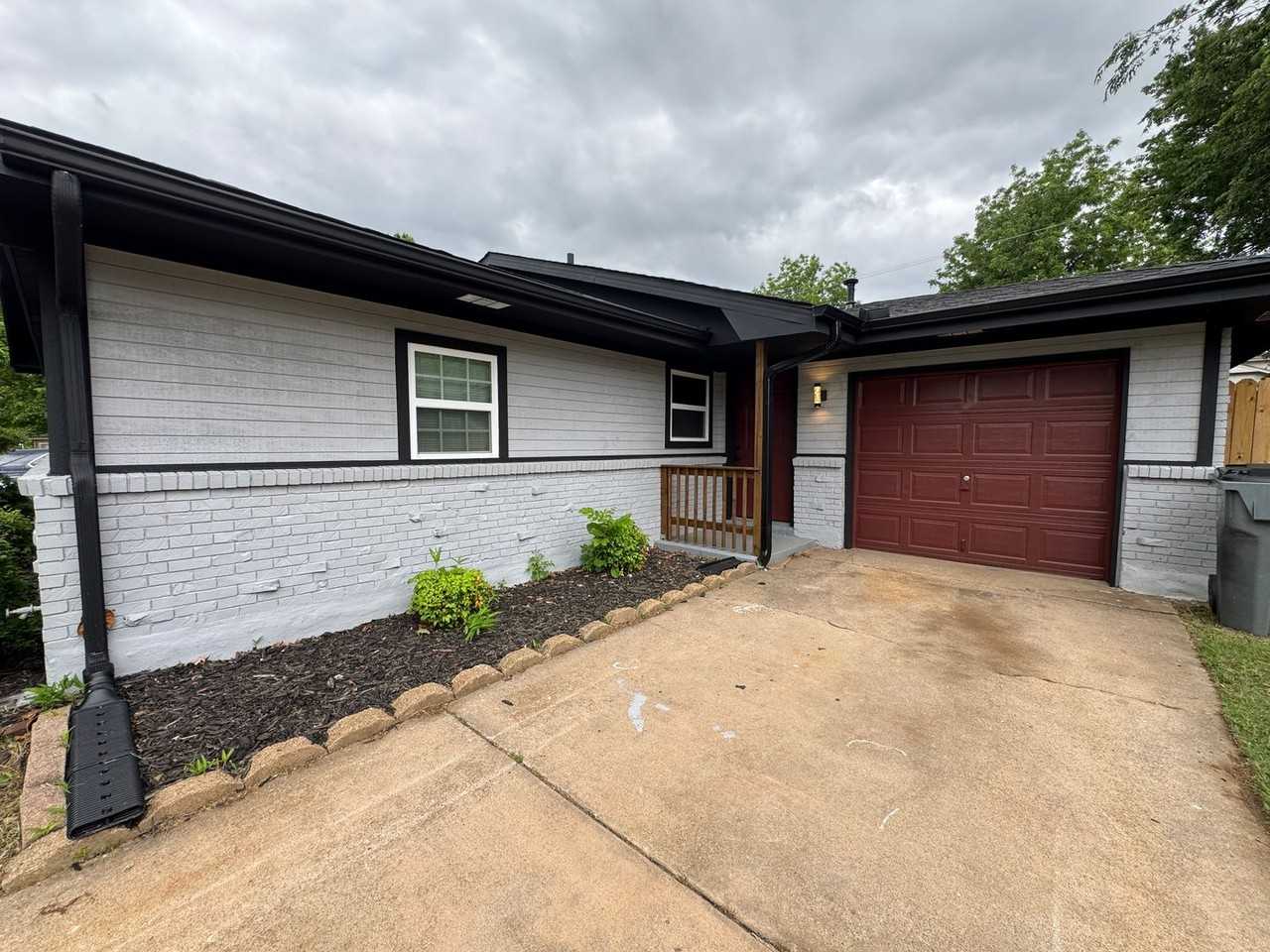 5816 Nw Cherry Ave - Photo 3 of 30
