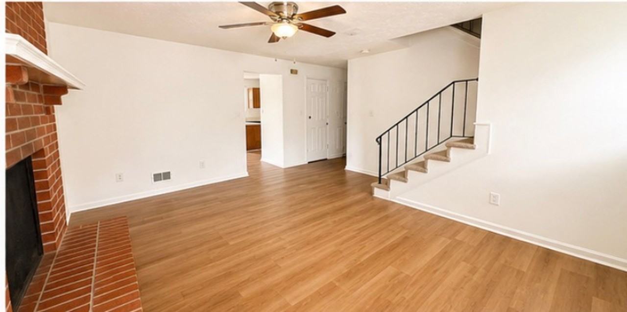 451 Woodview Dr - Photo 3 of 6