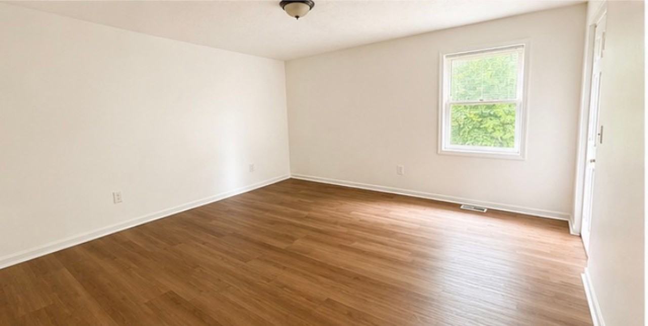 451 Woodview Dr - Photo 4 of 6