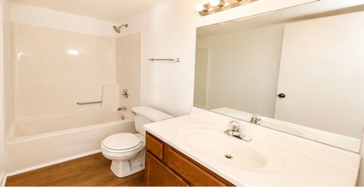451 Woodview Dr - Photo 5 of 6