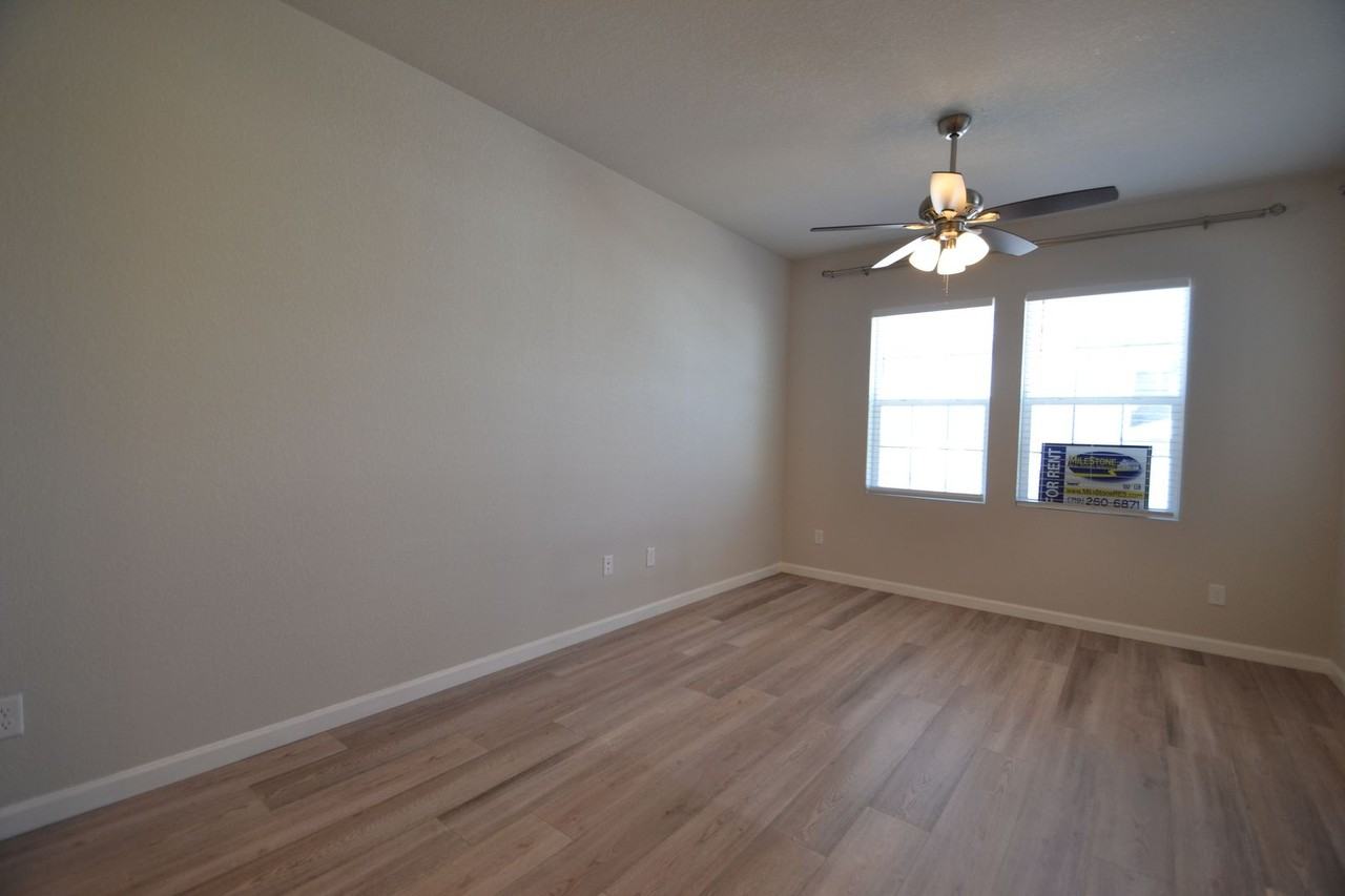 8719 Shady Ridge Grv - Photo 4 of 18