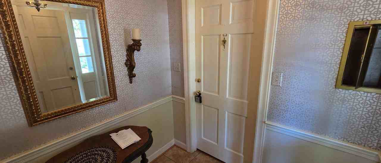 2632 Grosvenor Pl - Photo 4 of 28