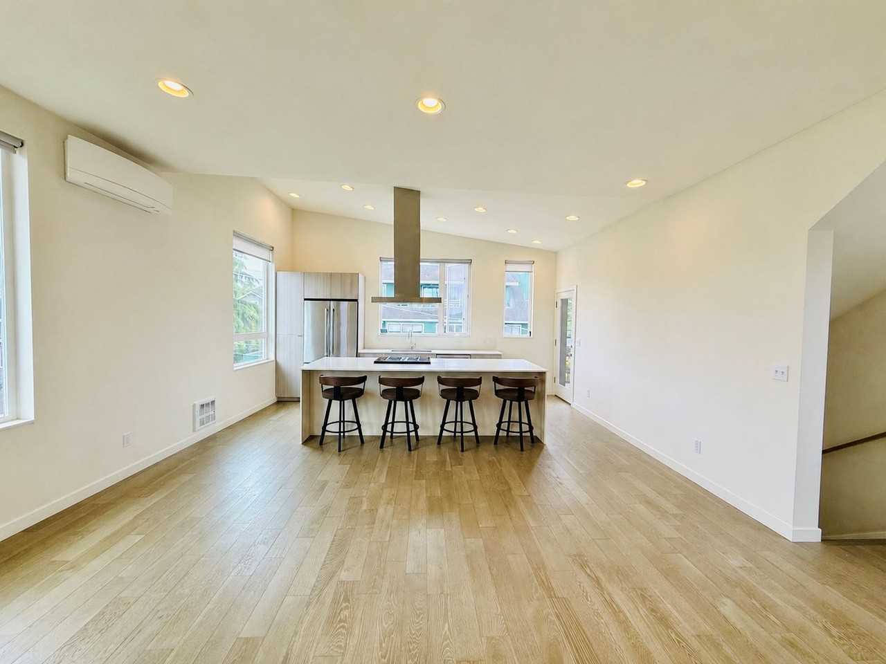 2062 Sw Charlestown St - Photo 3 of 24