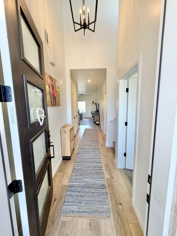 1436 E White Hollow Ln - Photo 3 of 35