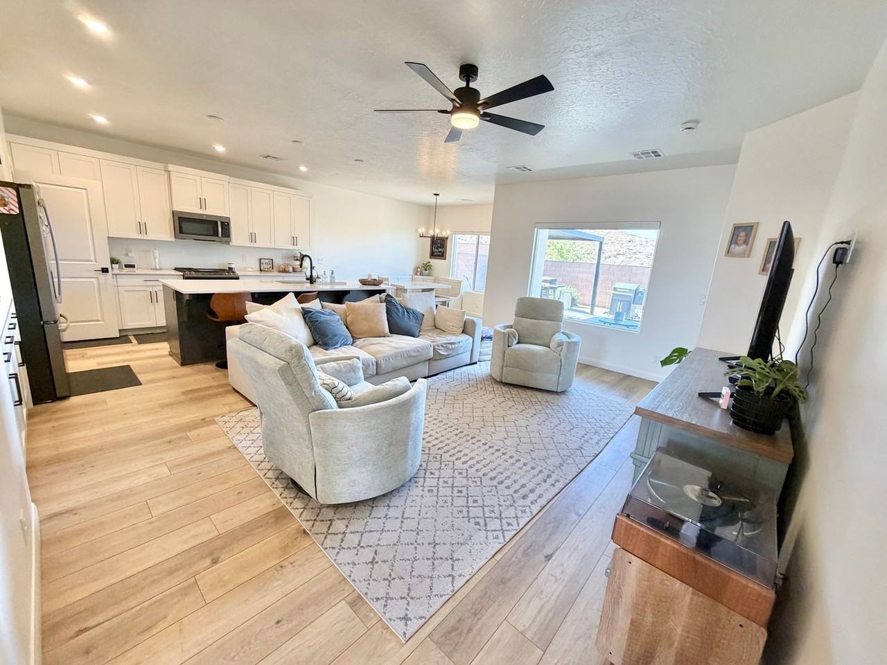 1436 E White Hollow Ln - Photo 6 of 35
