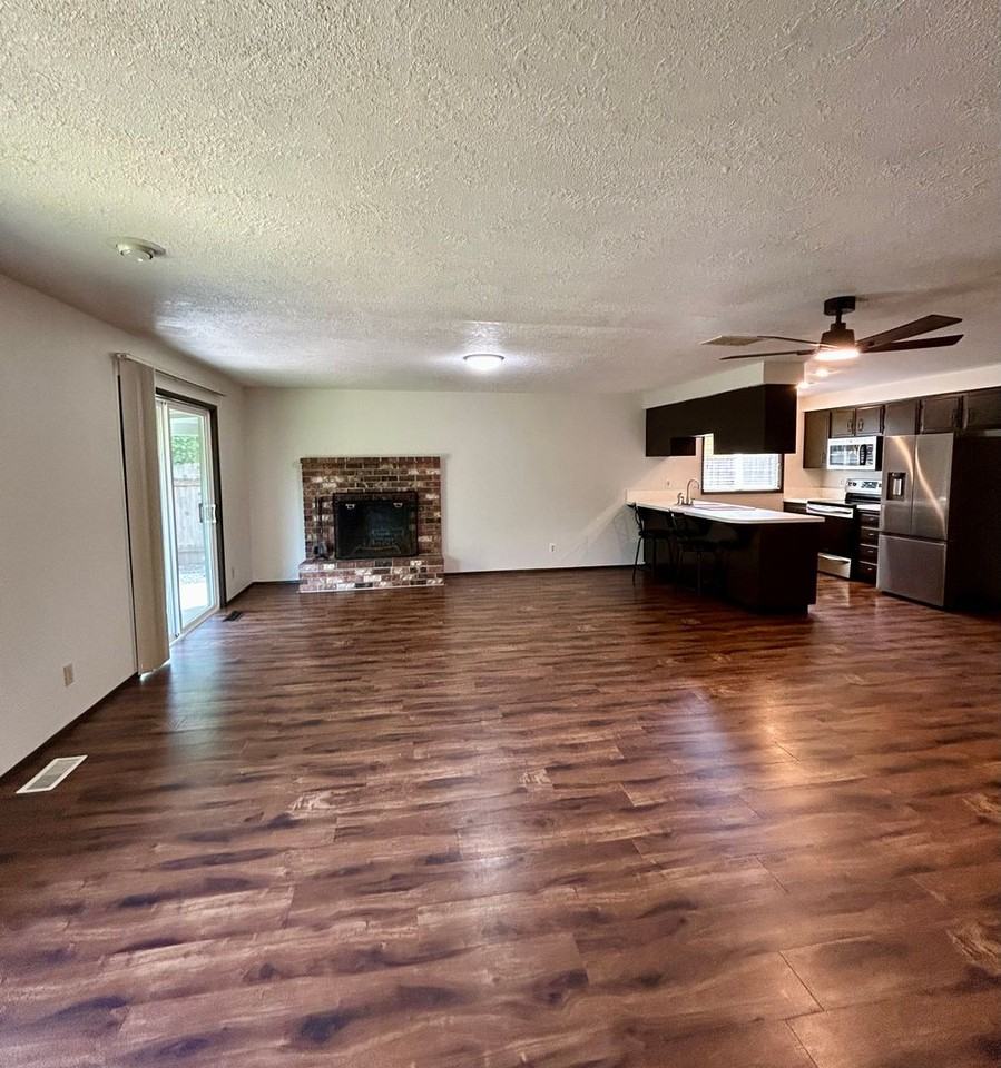 6766 Fenwick Ct N - Photo 5 of 31