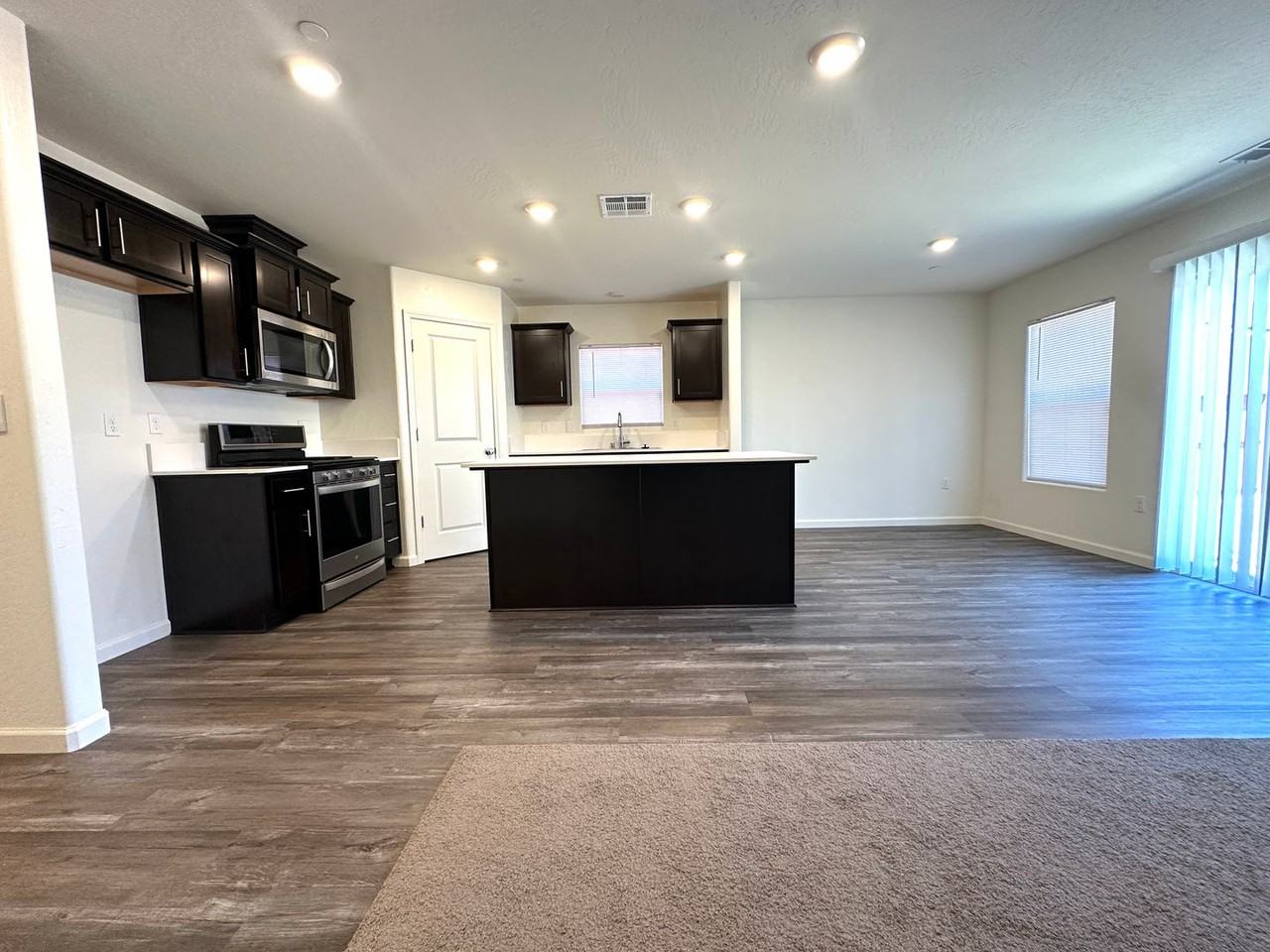 1311 Eagle Crest Ct - Photo 4 of 25