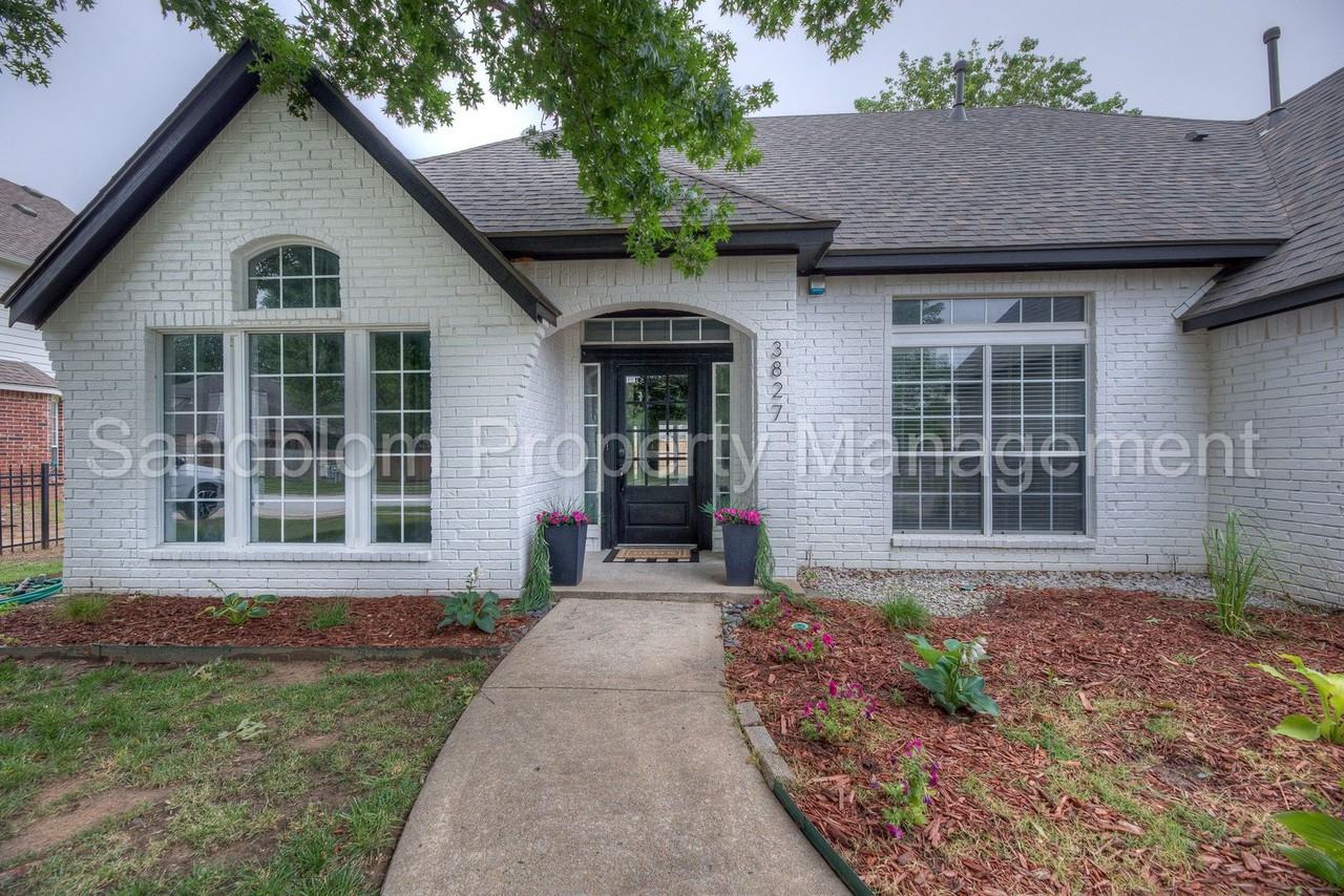 3827 W Canton St - Photo 2 of 27