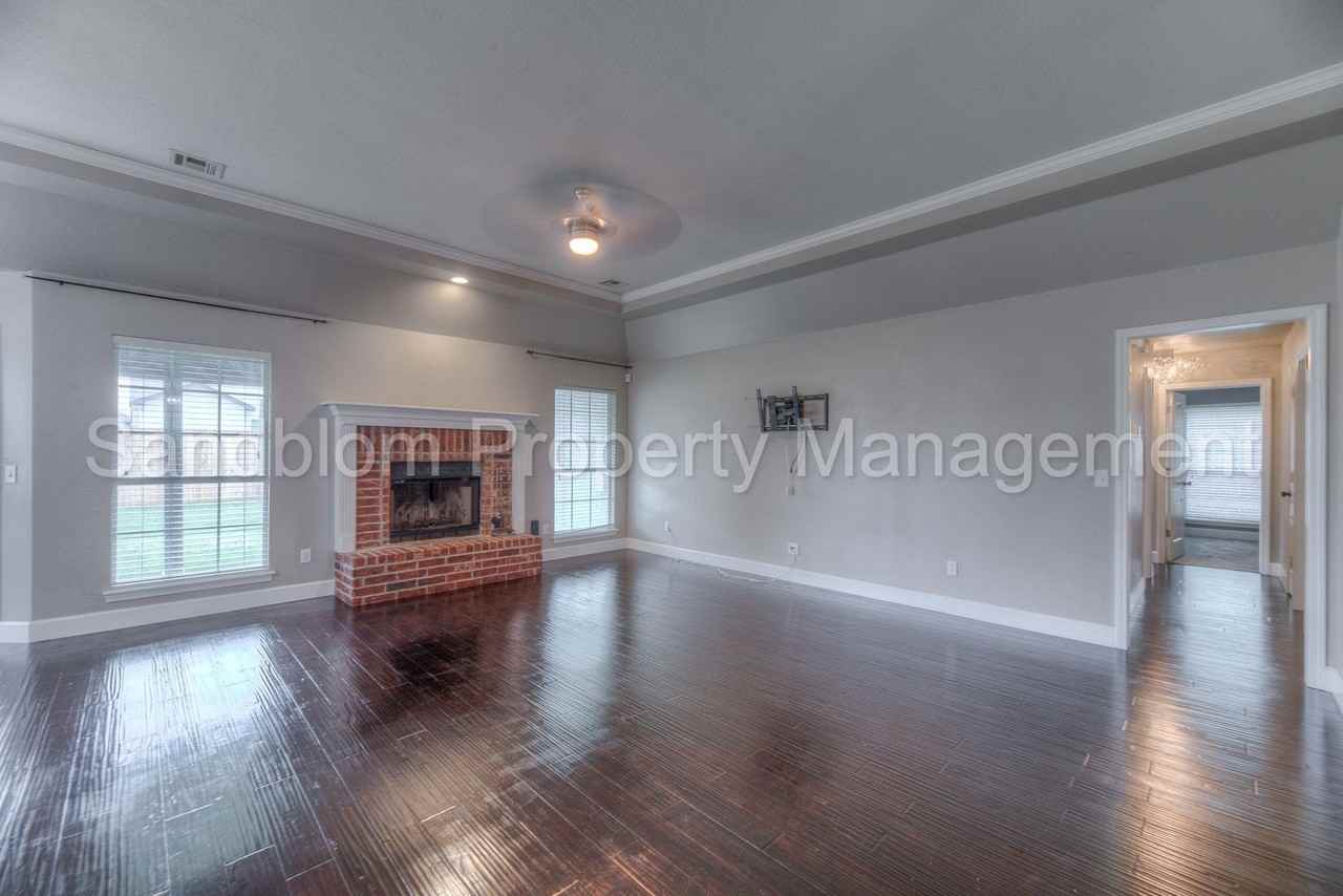 3827 W Canton St - Photo 4 of 27