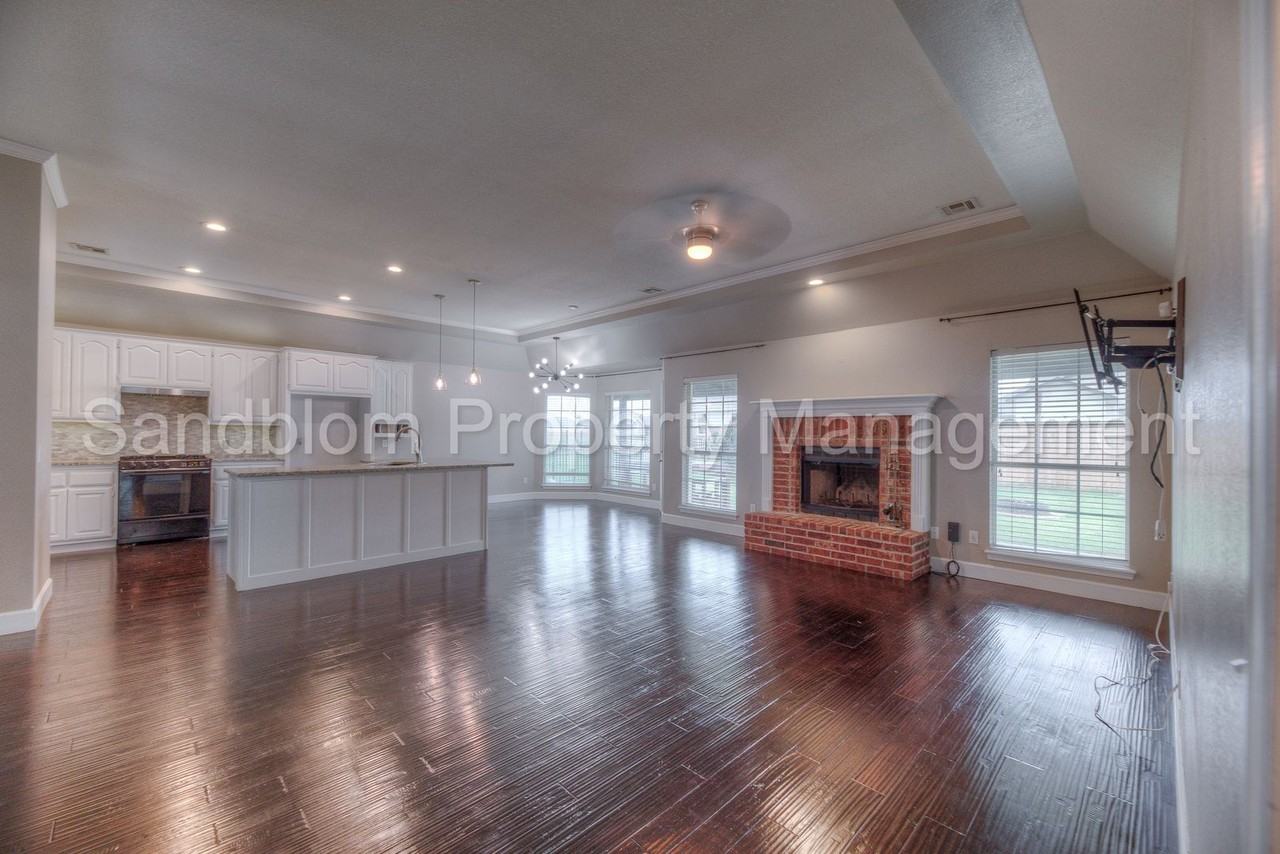3827 W Canton St - Photo 5 of 27