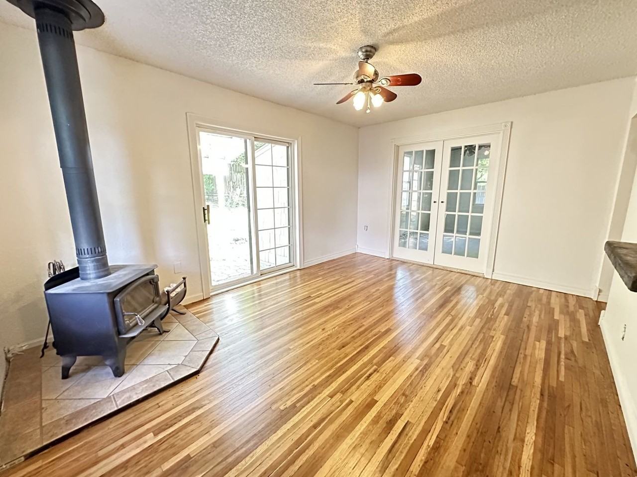 3326 W Woodland Blvd - Photo 2 of 15