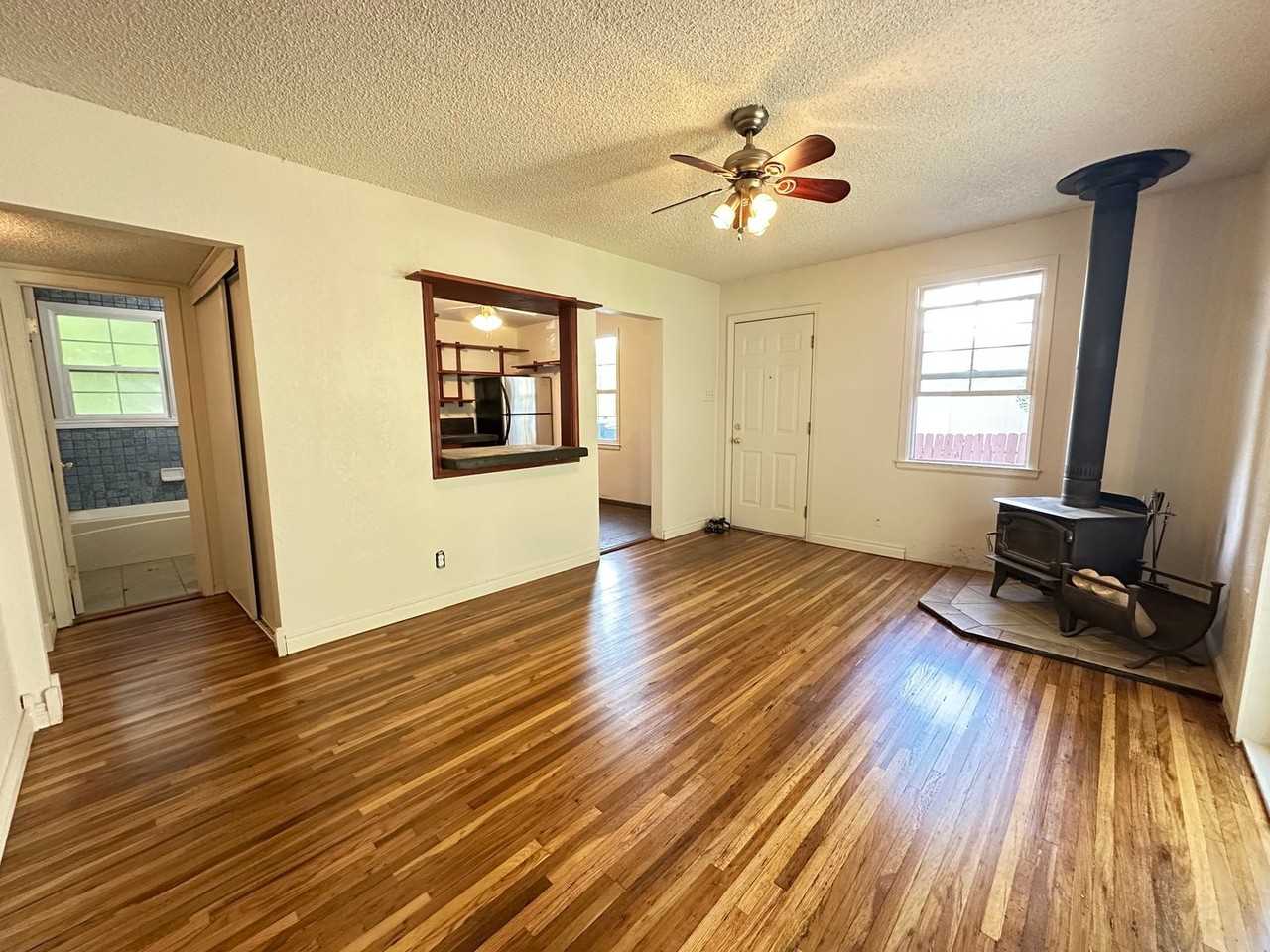 3326 W Woodland Blvd - Photo 3 of 15