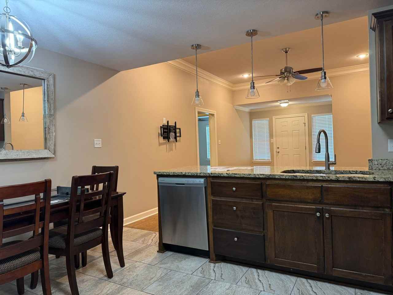 415 S Shady Ln - Photo 4 of 20