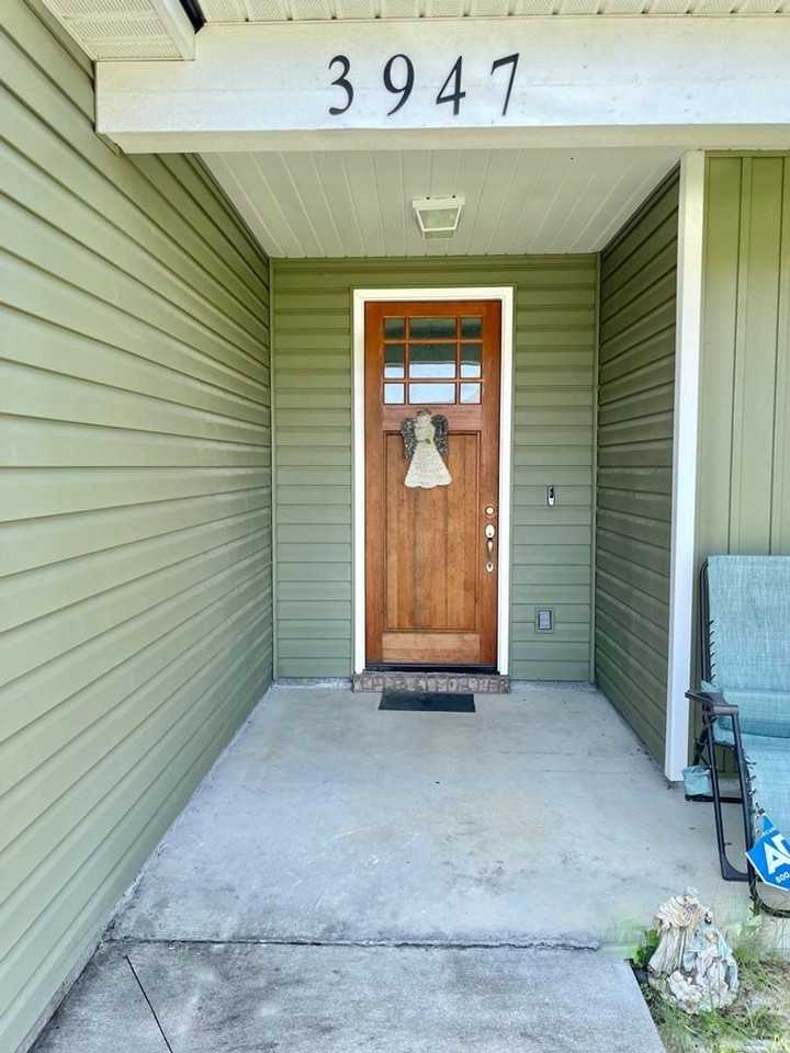 3947 Crusader Ct - Photo 2 of 12