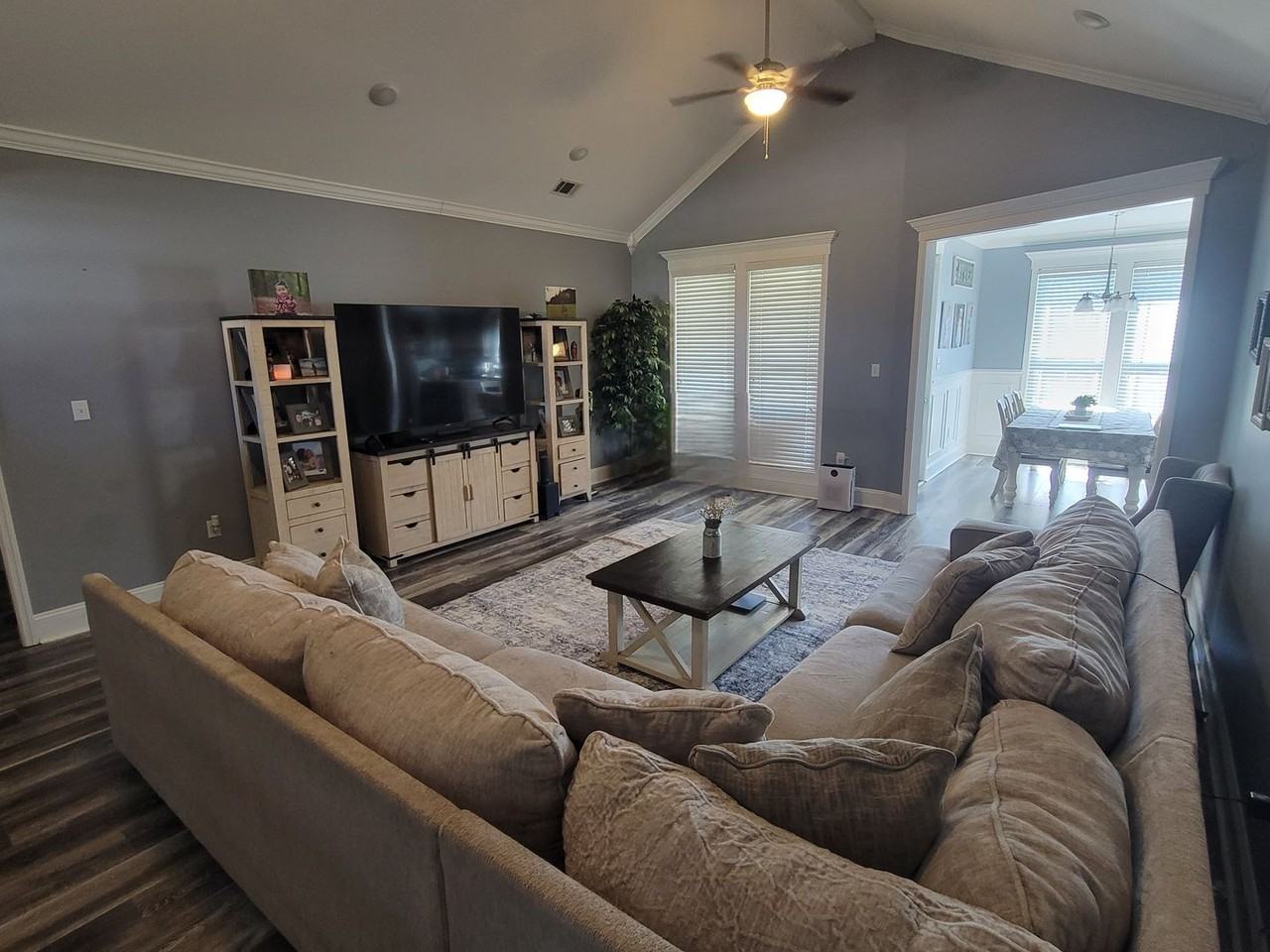 3947 Crusader Ct - Photo 5 of 12