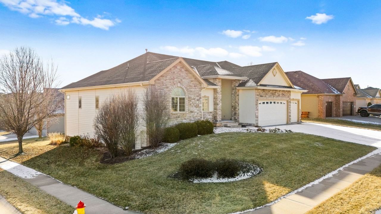 17055 Corby St - Photo 2 of 47