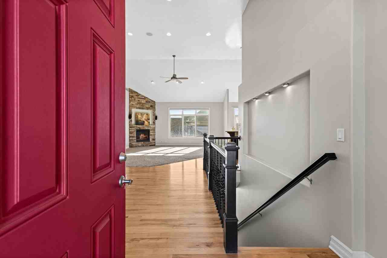 17055 Corby St - Photo 3 of 47