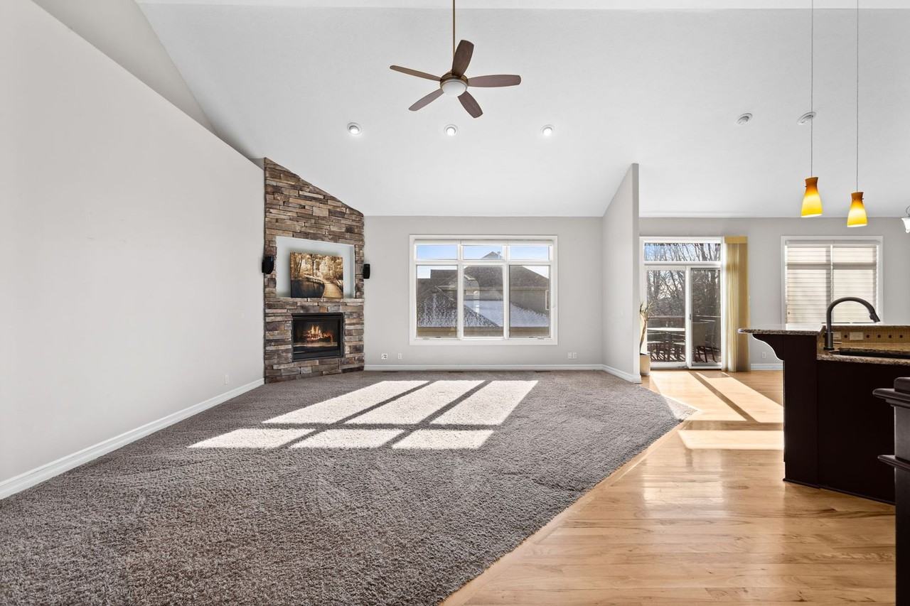 17055 Corby St - Photo 6 of 47