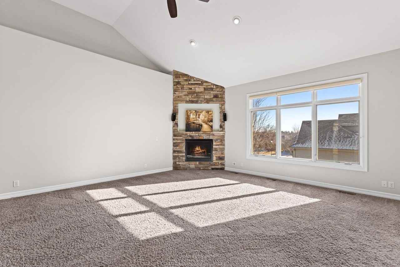 17055 Corby St - Photo 7 of 47