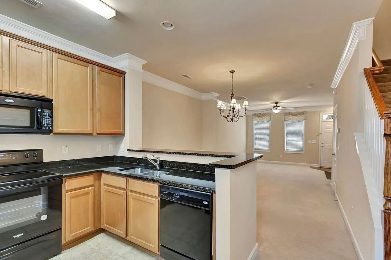 804 Rue Dr - Photo 3 of 7
