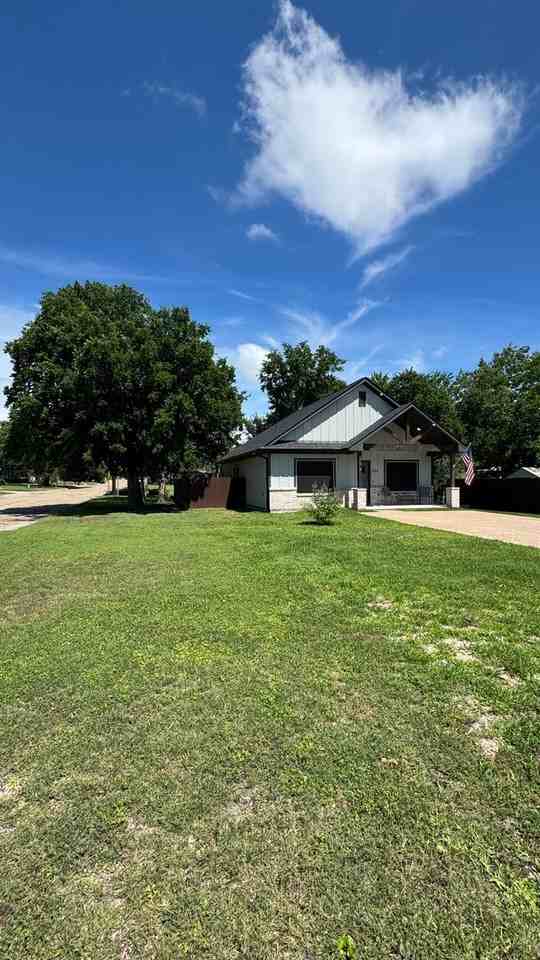909 N Randolph Ave - Photo 2 of 15