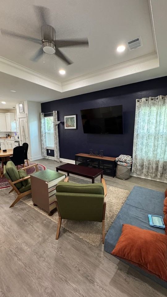 909 N Randolph Ave - Photo 3 of 15