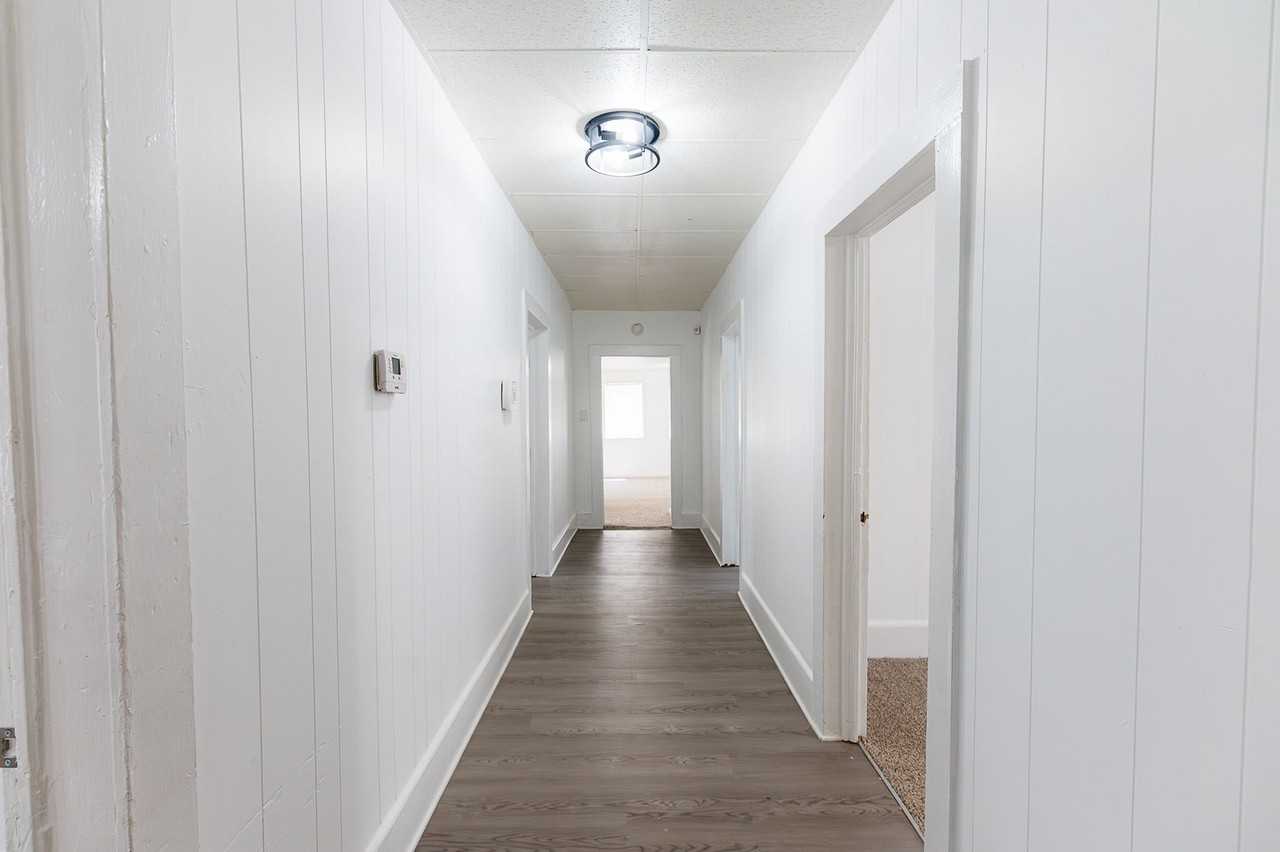 613 N Jackson Ave - Photo 3 of 32