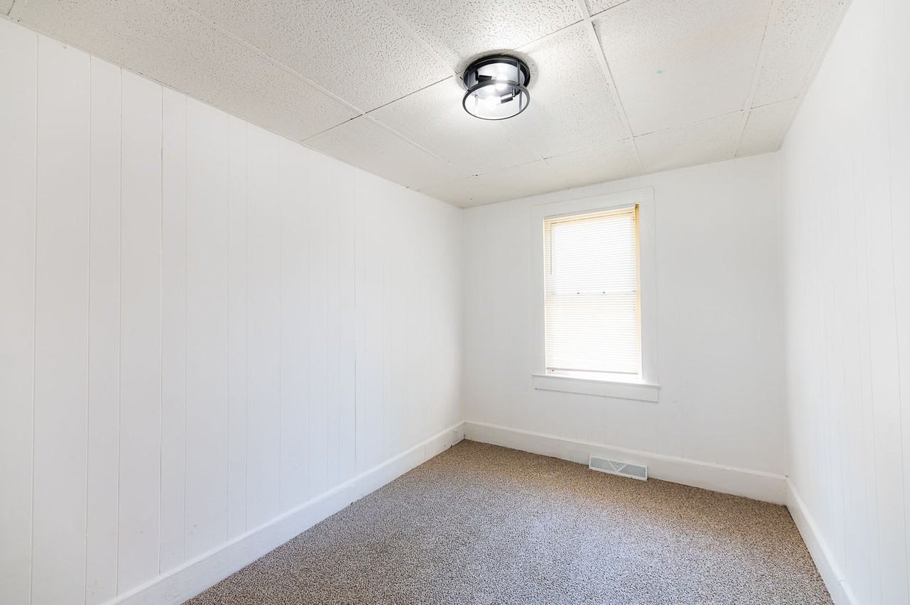 613 N Jackson Ave - Photo 6 of 32