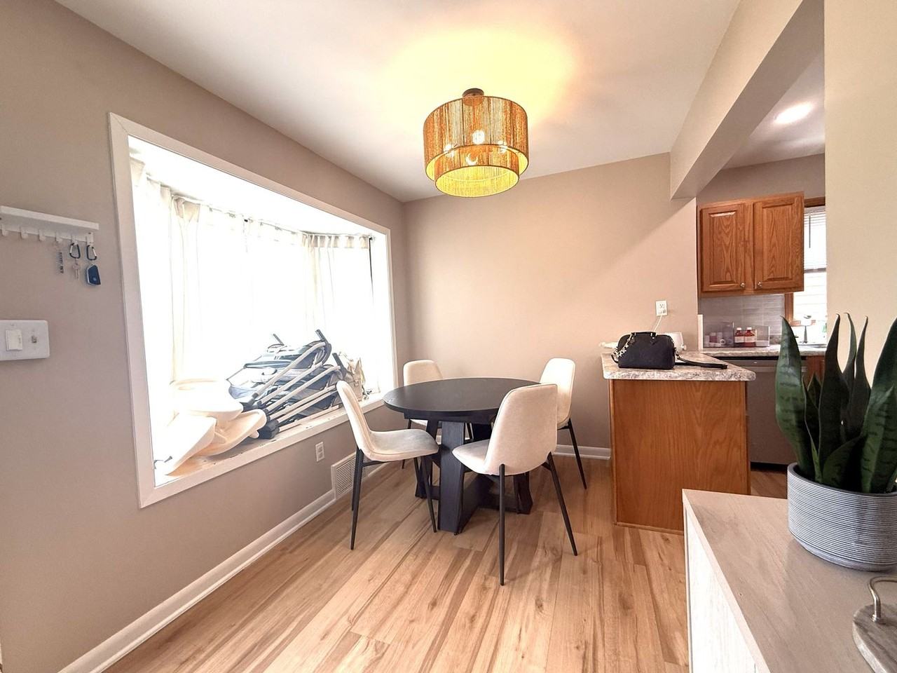 818 S 110th St - Photo 2 of 17