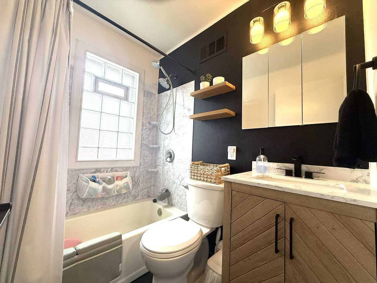 818 S 110th St - Photo 6 of 17