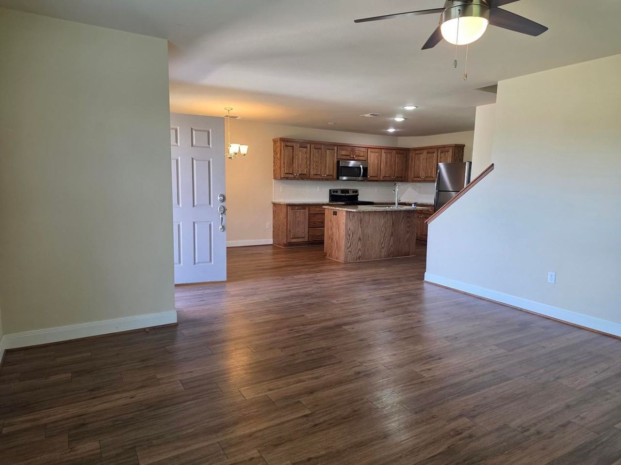 1004 W Hill St - Photo 3 of 15